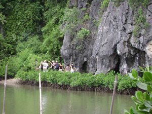 Entrée de la grotte Trung Trang